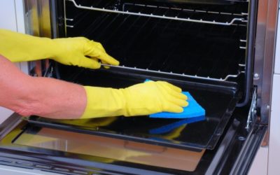 Pulire il forno con bicarbonato e aceto