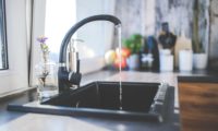 Come sostituire il miscelatore in cucina