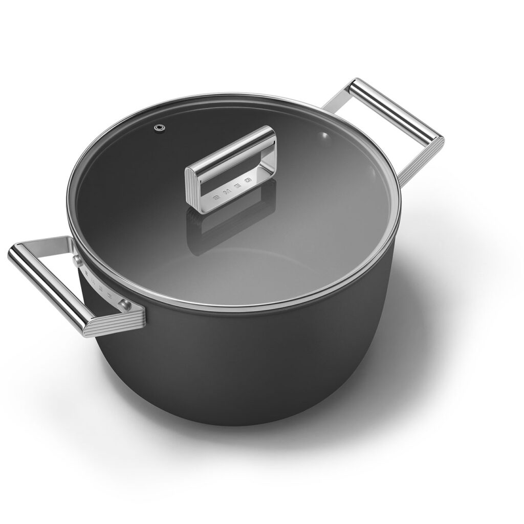 Smeg 26 cm non-stick casserole with glass lid - Image 2