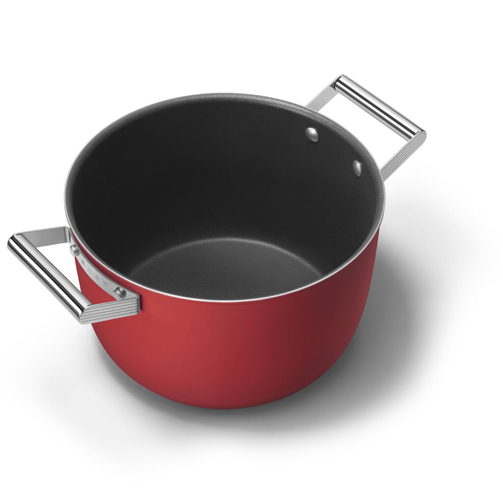 Smeg 26 cm non-stick casserole with glass lid