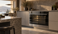 Forno da incasso da 90 cm integrato in una cucina contemporanea con piano in pietra